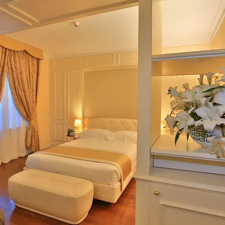 מלון Rua Frati 48 In San Francesco 5*