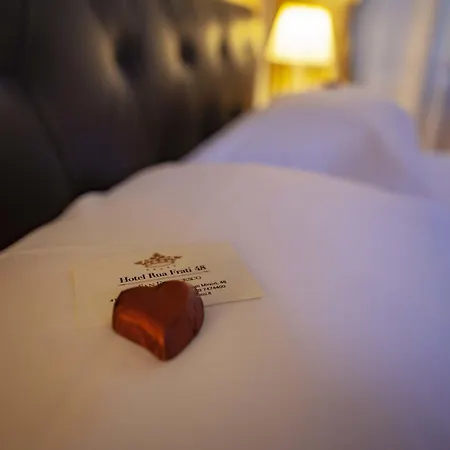 Rua Frati 48 In San Francesco Otel 5*
