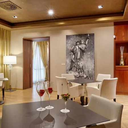 Rua Frati 48 In San Francesco Hotel Modena