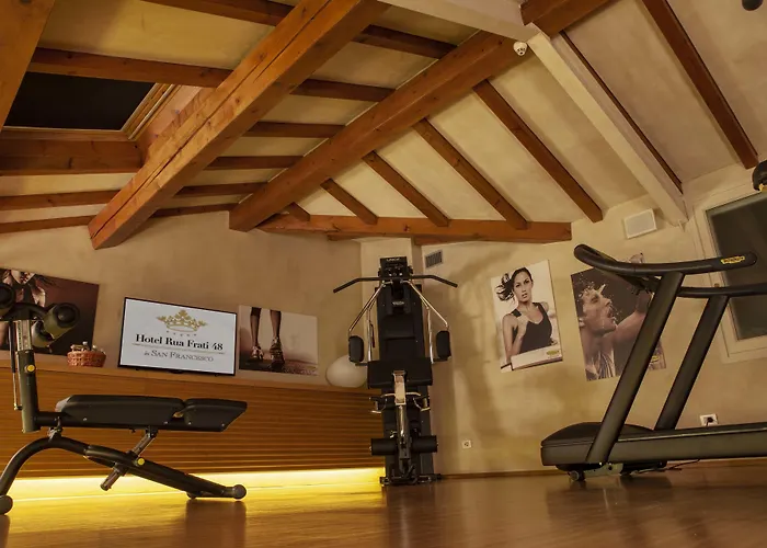 Rua Frati 48 In San Francesco Szálloda Modena