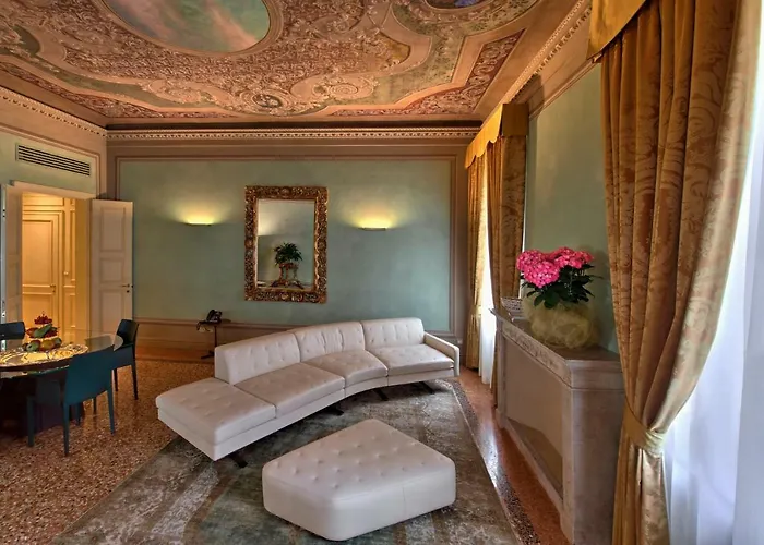 Hotel Rua Frati 48 In San Francesco 5*